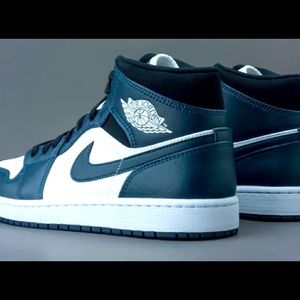Air Jordan 1 Mid Armory Navy